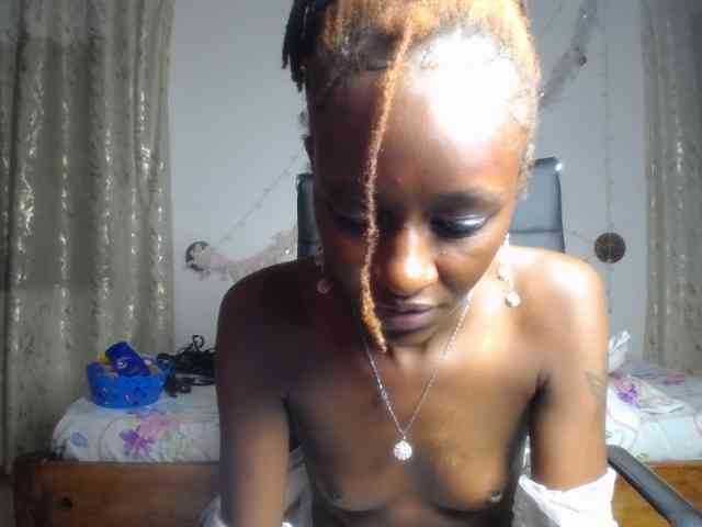 QueenAria webcam