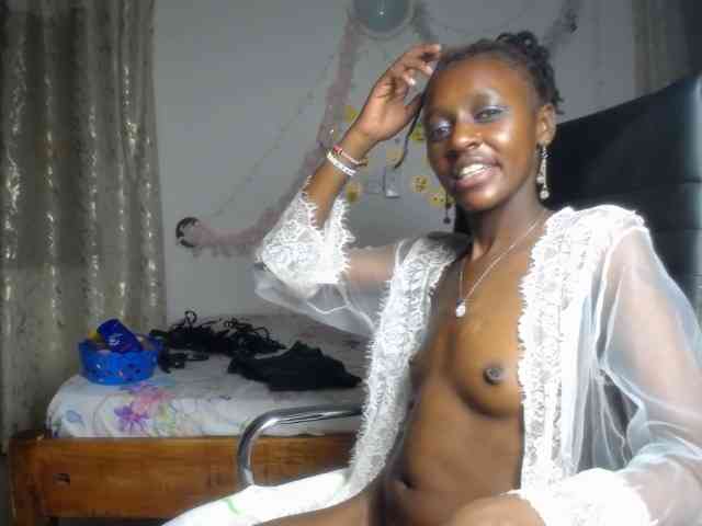 QueenAria webcam