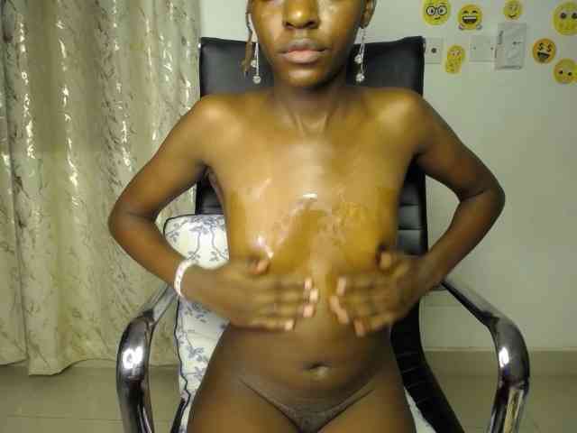QueenAria webcam