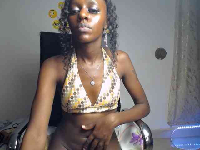 QueenAria webcam