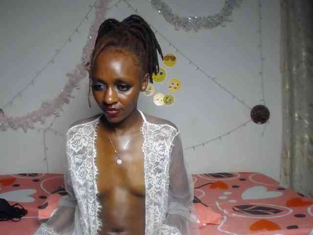 QueenAria webcam