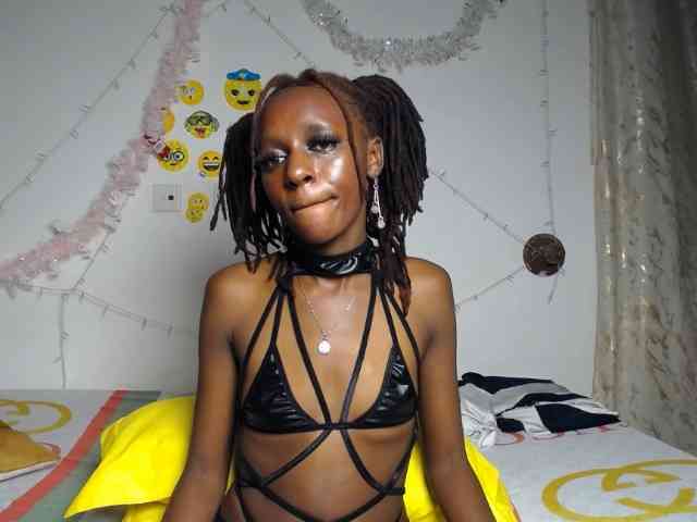 QueenAria webcam