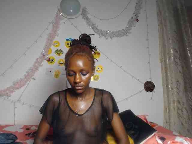 QueenAria webcam