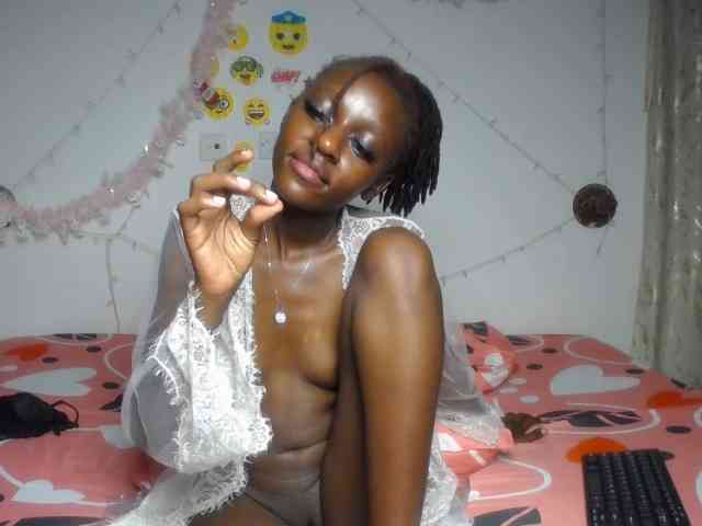 QueenAria webcam