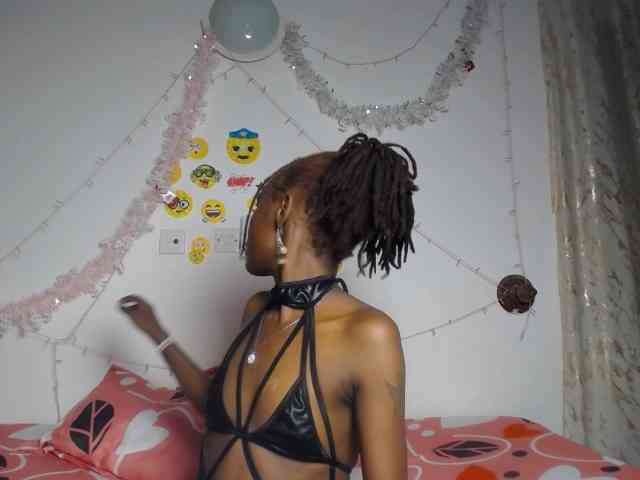 QueenAria webcam