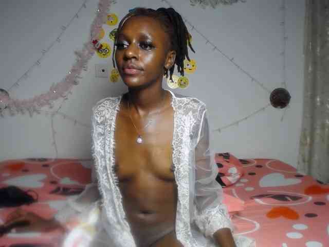 QueenAria webcam
