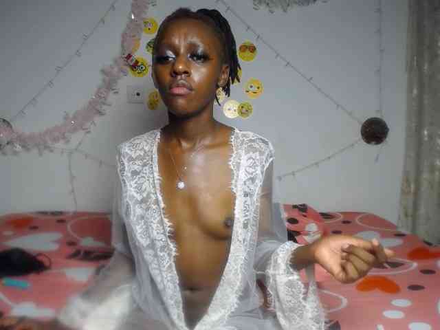 QueenAria webcam