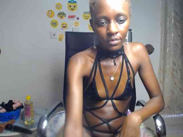 QueenAria webcam
