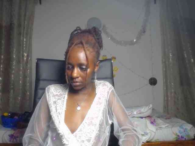 QueenAria webcam