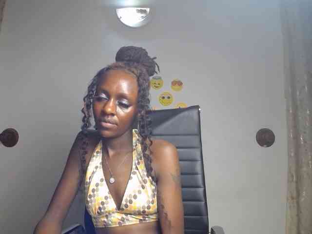 QueenAria webcam