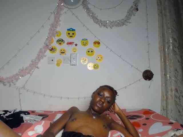 QueenAria webcam