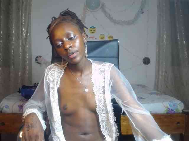 QueenAria webcam