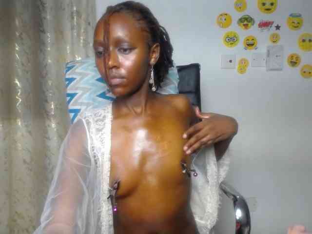 QueenAria webcam