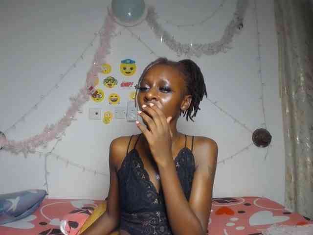 QueenAria webcam