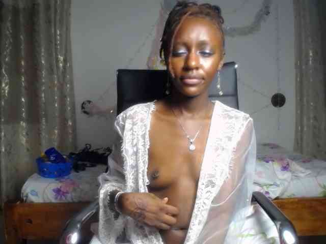 QueenAria webcam