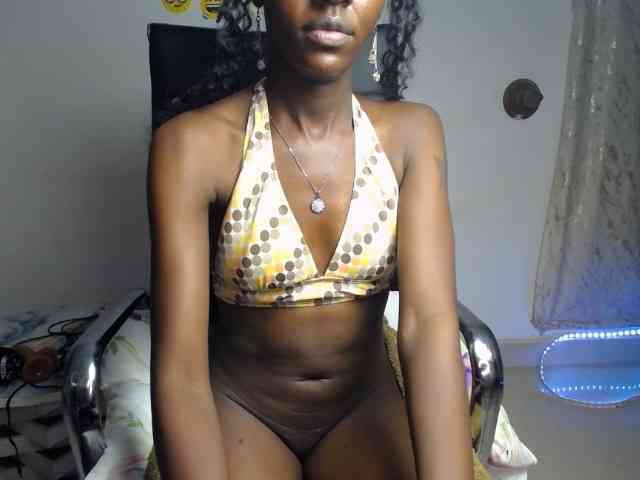 QueenAria webcam