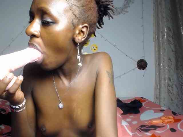 QueenAria webcam