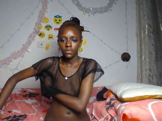 QueenAria webcam
