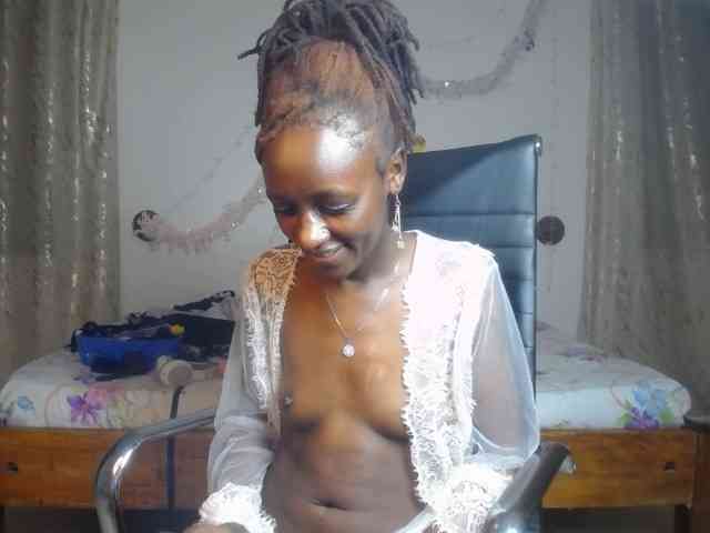 QueenAria webcam