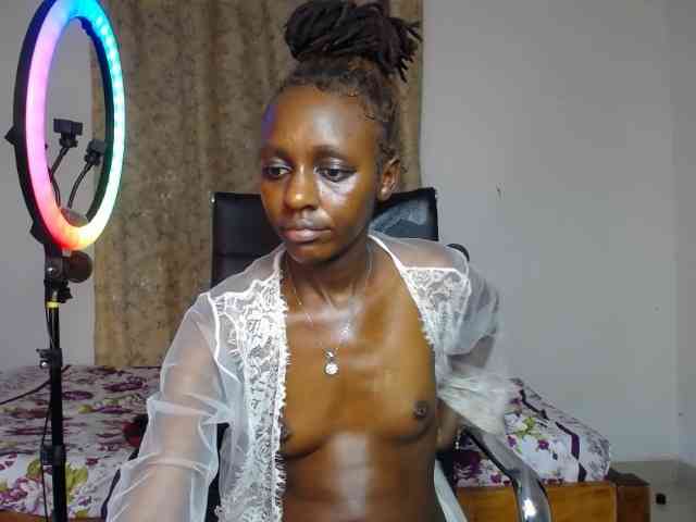 QueenAria webcam