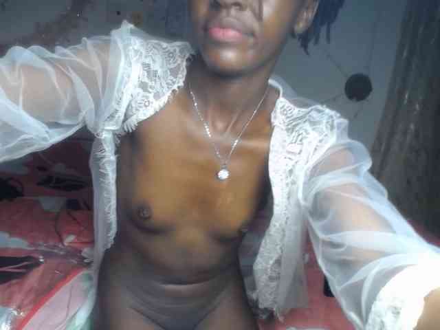 QueenAria webcam