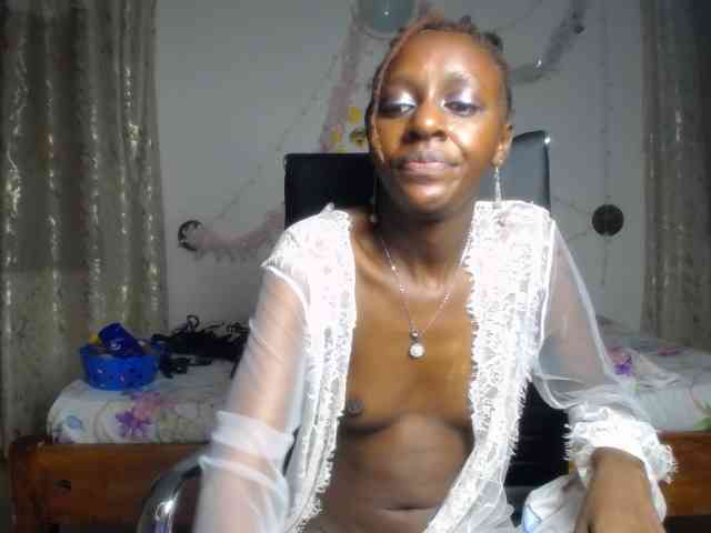 QueenAria webcam