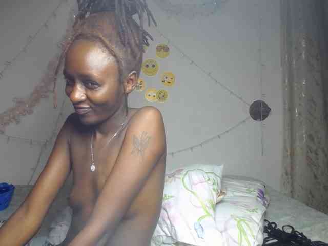 QueenAria webcam