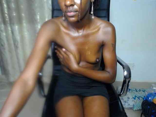 QueenAria webcam