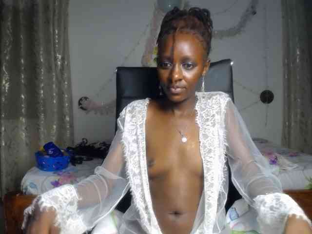 QueenAria webcam