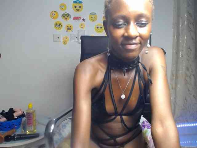 QueenAria webcam