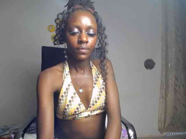 QueenAria webcam