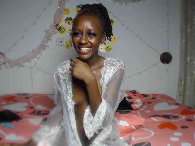 QueenAria webcam