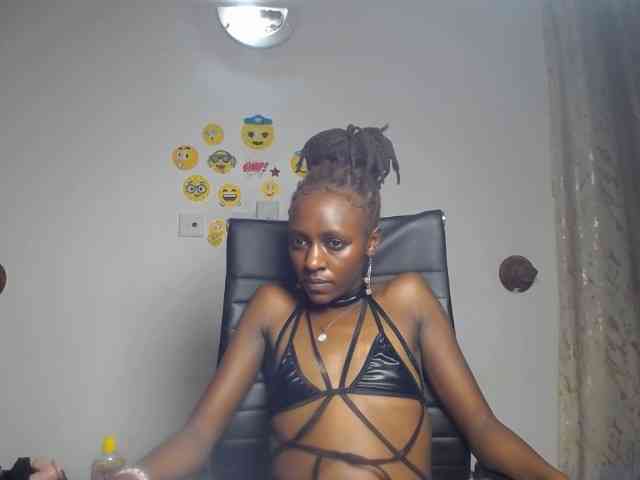 QueenAria webcam