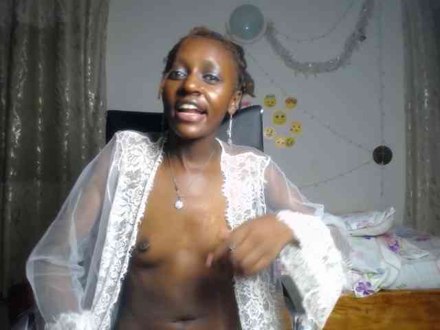 QueenAria webcam