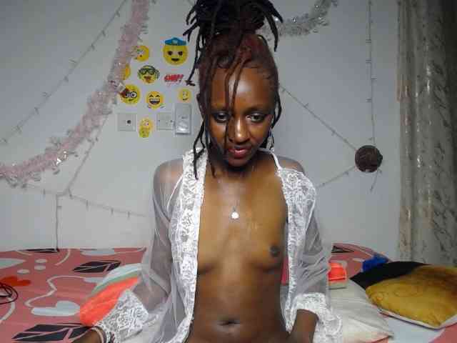 QueenAria webcam