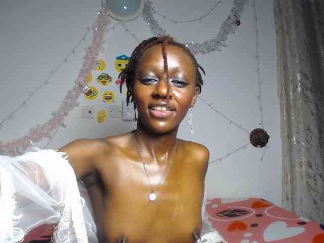 QueenAria webcam