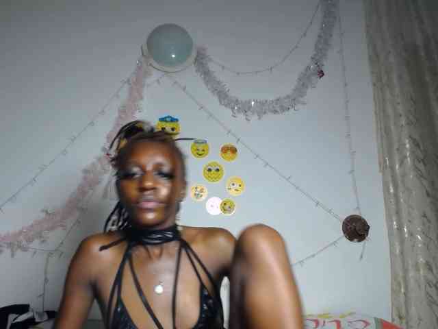 QueenAria webcam