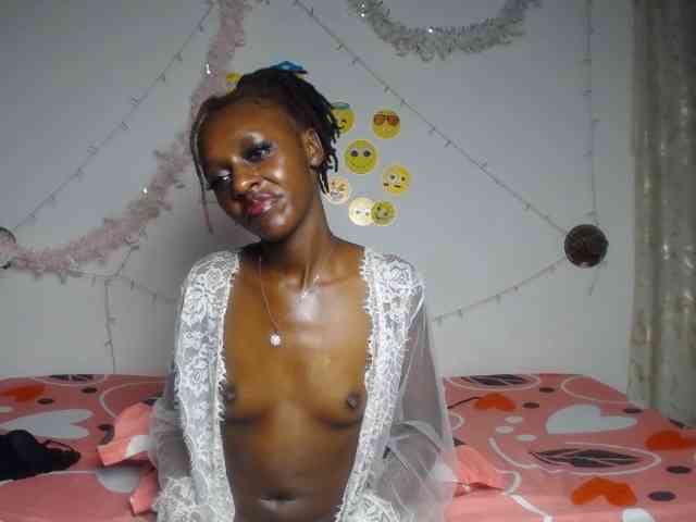 QueenAria webcam