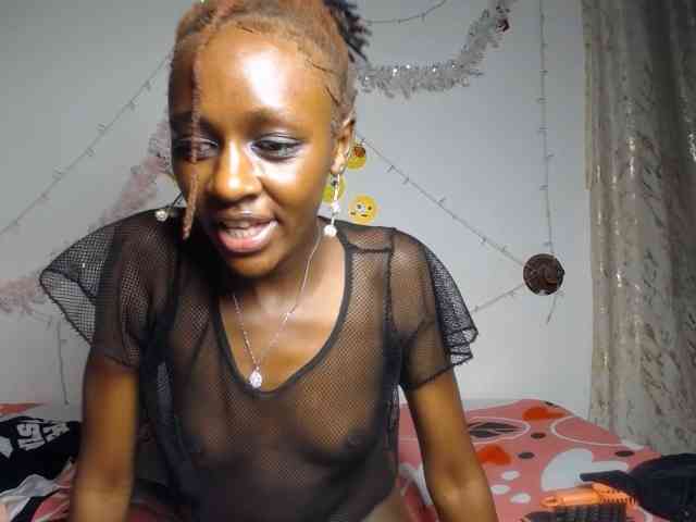 QueenAria webcam