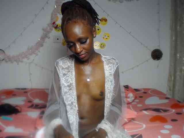 QueenAria webcam