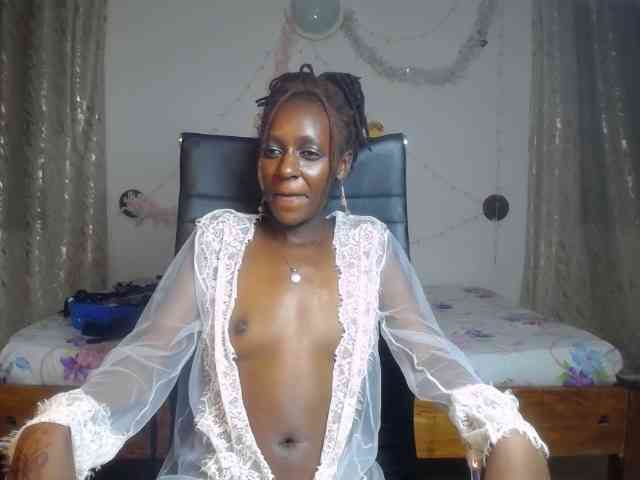 QueenAria webcam