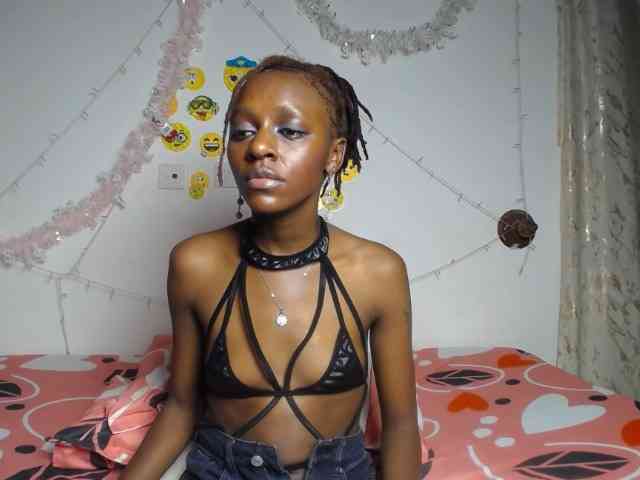 Model: QueenAria