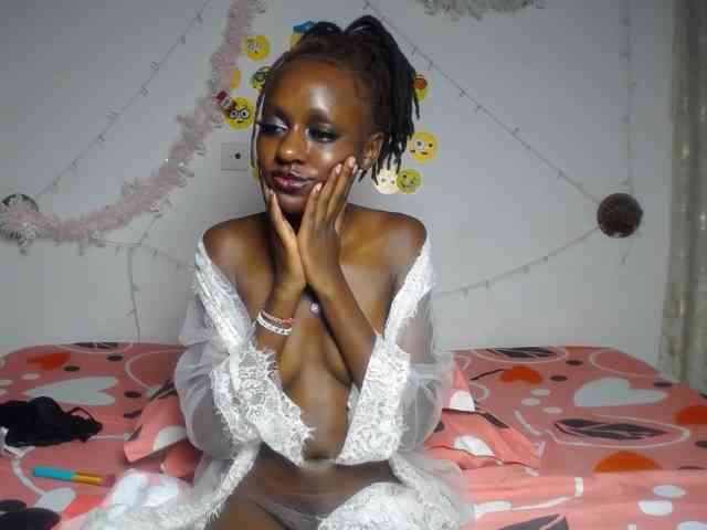 QueenAria webcam