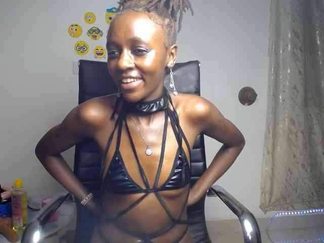QueenAria webcam