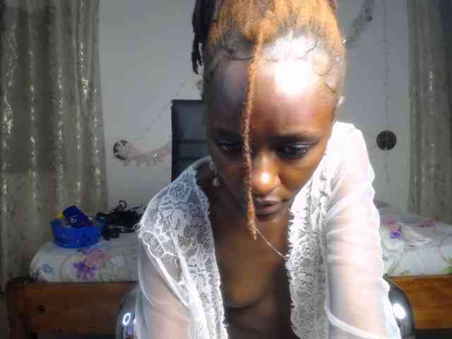 QueenAria webcam