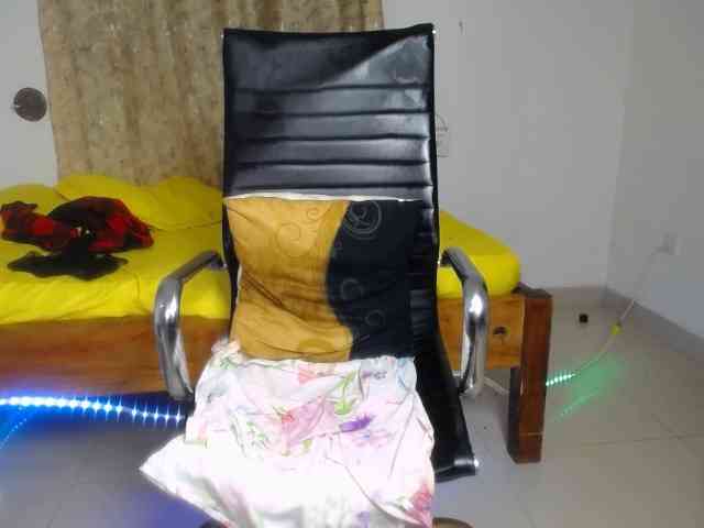 QueenAria webcam
