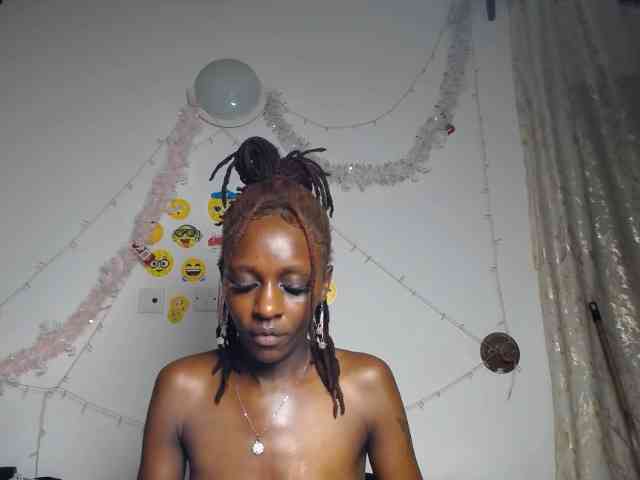 QueenAria webcam