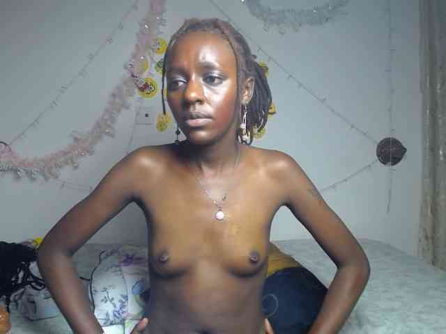 QueenAria webcam