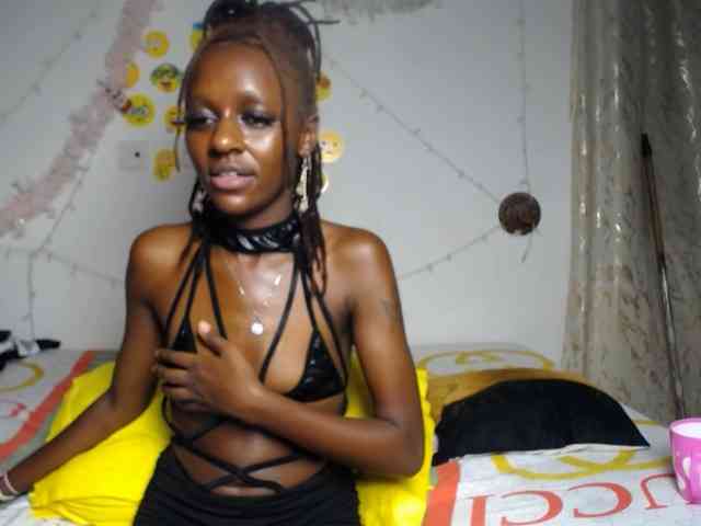 QueenAria webcam