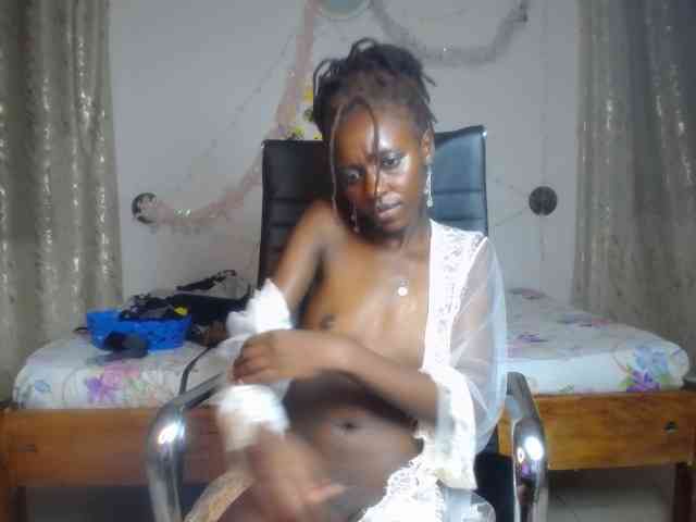 QueenAria webcam